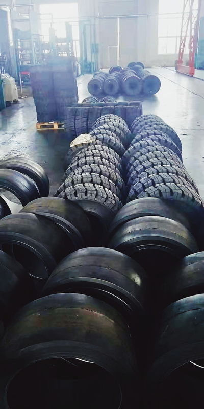 Black Pneumatic Forklift Spare Parts Rubber Wheel Web Type Solid Tyre Tear Resistance